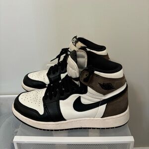 Air Jordan 1 Retro High OG 'Dark Mocha'